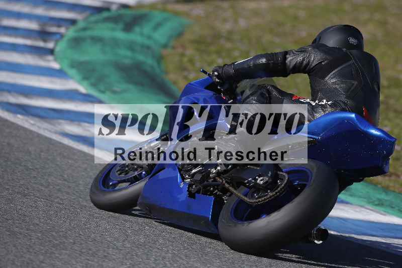 /Archiv-2024/02 29.01.-02.02.2024 Moto Center Thun Jerez/Gruppe gruen-green/backside